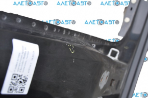 The central right body pillar of Chevrolet Malibu 16- sawed off, bumps