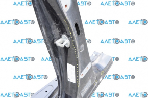 The central left body pillar of the Buick Encore 13-19 is sawn off, dents, bumps