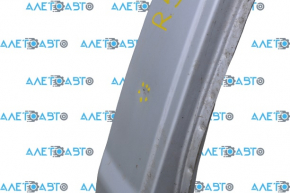 The central right body pillar of Nissan Pathfinder 13-20 is sawn off, butt