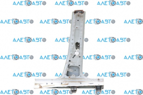 The central right body pillar of Nissan Pathfinder 13-20 is sawn off, butt