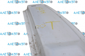 The central right body pillar of Nissan Pathfinder 13-20 is sawn off, pokes