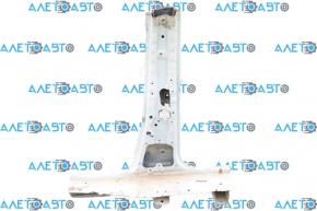 The central right body pillar of Nissan Pathfinder 13-20 is sawn off, pokes