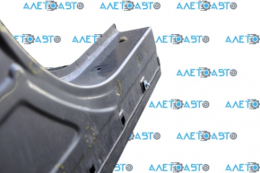 The central right body pillar of Hyundai Sonata 11-15 is sawn off, pokes