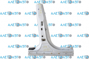 The central right body pillar of Hyundai Sonata 15-19 is sawn off, pokes