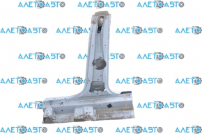 The central right body pillar of Hyundai Sonata 15-19 is sawn off, pokes