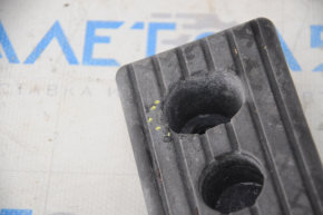Front left jack Tesla Model S 12-20 tear