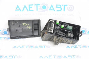 VW Jetta 19 underhood fuse box - no back cover