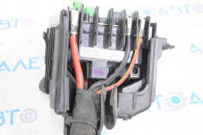 VW Jetta 19 underhood fuse box - no back cover