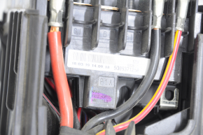 VW Jetta 19 underhood fuse box - no back cover