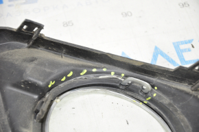 Nissan Rogue 14-16 right fog light frame cracked