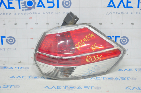 Light outer wing right Nissan Rogue 14-16 missing chip, sand