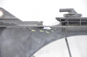 Lexus IS200 99-05 radiator diffuser housing, crack, missing fragment
