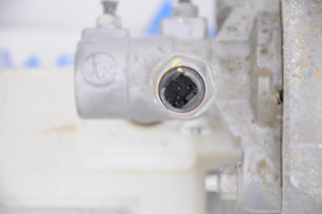 Master brake cylinder with vacuum booster assembly Nissan Leaf 13-17 no chip fragments, crack in tank, no cover