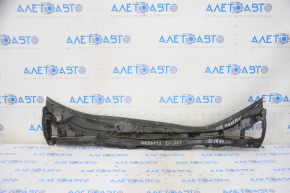 Windscreen wiper grille plastic Nissan Leaf 13-17 fractures, without plug