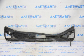 Windscreen wiper grille plastic Nissan Leaf 13-17 fractures, without plugs