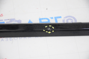 Molding lower door trim front left Audi Q8 18- scratch