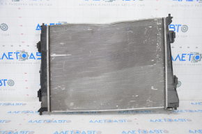 The water cooling radiator of the Hyundai Azera 12-17 is dented.