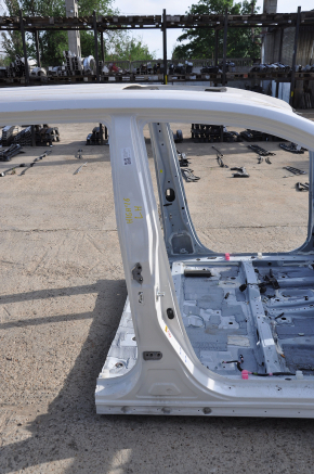 Body pillar central right Toyota Highlander 14-19 on the body