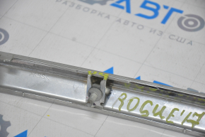 Lower rear bumper molding Nissan Rogue 17 - chrome, cracks, broken fasteners