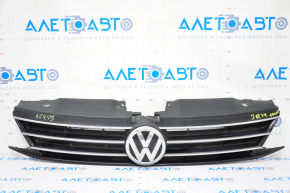 Radiator grill VW Jetta 15-18 USA with badge, with chrome, bumps on chrome, peeling varnish
