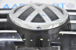 Radiator grill VW Jetta 15-18 USA with badge, with chrome, bumps on chrome, peeling varnish