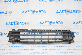 Lower grille of front bumper VW Jetta 15-18 USA without parking sensors, cracked