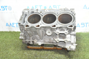 Bare cylinder block VQ35 Nissan Pathfinder 13 for honing, missing bolts