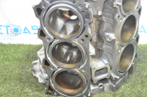 Bare cylinder block VQ35 Nissan Pathfinder 13 for honing, missing bolts
