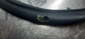 The door seal of the rear right Ford Explorer 11-19 is torn