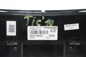 Instrument cluster VW Tiguan 09-11 scratch