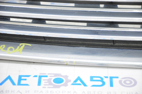 Radiator grill assembly with frame Ford Fusion mk5 13-16 broken fastener, scratch