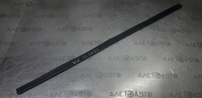 Door seal lower front right Nissan Leaf 13-17