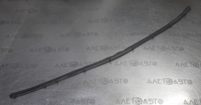 Door seal front right lower Chrysler 200 15-17