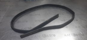 Door seal on the right threshold VW Atlas 18 - torn