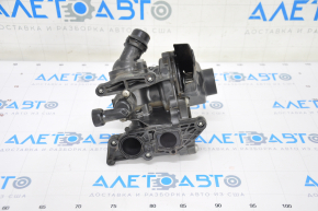 Cooling pump with thermostat housing assembly for VW Passat b7 14-15 USA 1.8T