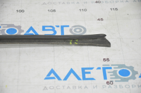 Windshield molding left VW Tiguan 09-17 cracks