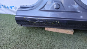 The central right body pillar of Honda Accord 13-17 is sawn off, butts
