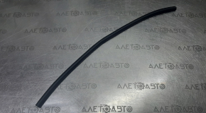 The seal of the front right door, lower, is torn Subaru XV Crosstrek 13-17