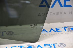 Glass of the rear left door Kia Sorento 16-20 factory tinted, scale