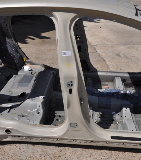 Body pillar central right Lincoln MKZ 13-20 on the body