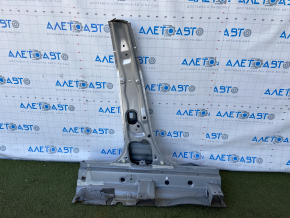 The central left body pillar of Toyota Camry v40 is sawed off