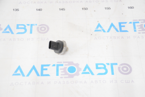 Fuel pressure sensor BMW F30 17-18 B46 on the fuel rail