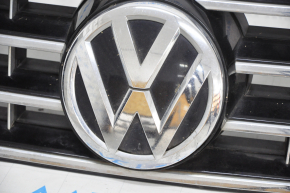 Radiator grill with badge VW Passat b8 16-19 USA sand, chrome peeled off, crack