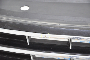 Radiator grill with badge VW Passat b8 16-19 USA sand, chrome peeled off, crack