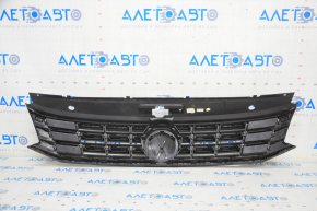 Radiator grill with badge VW Passat b8 16-19 USA sand, chrome peeled off, crack