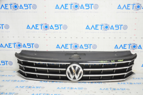 Radiator grill with badge VW Passat b8 16-19 USA sand, chrome peeled off, crack