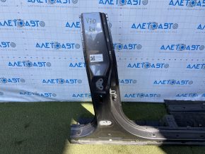 Front right quarter Toyota Camry v70 18-24 graphite, with central pillar