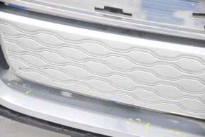 Radiator grill grill Chevrolet Volt 11-15 pokes, emblem peeled off, crack