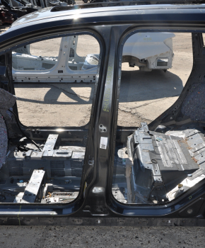 Body pillar central left Ford Escape MK3 13- on the body, bumps