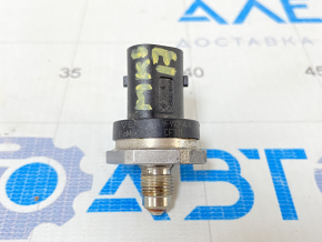 Fuel pressure sensor Ford Fusion mk5 17-20 2.0T on the fuel rail